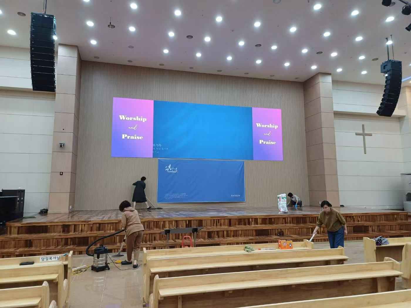 P0.9 COB LED display for church live streaming why choose COB LED for church over SMD