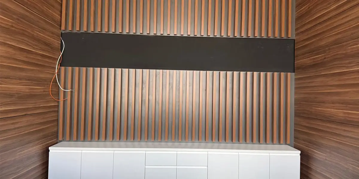 Existing recessed LED screen opening for a 3250 × 500 mm installation in Turkey